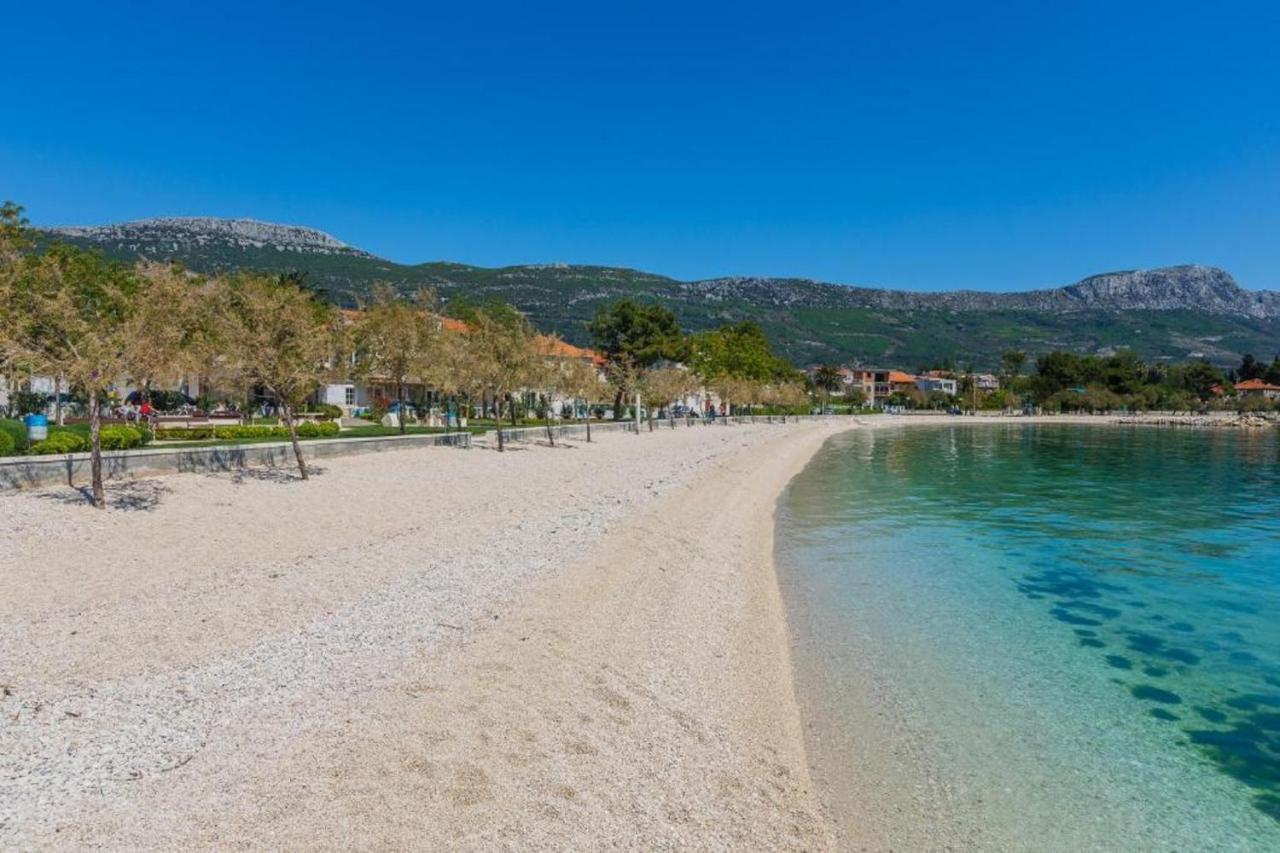 Sunny Holiday House With Pool Kastela Exterior photo