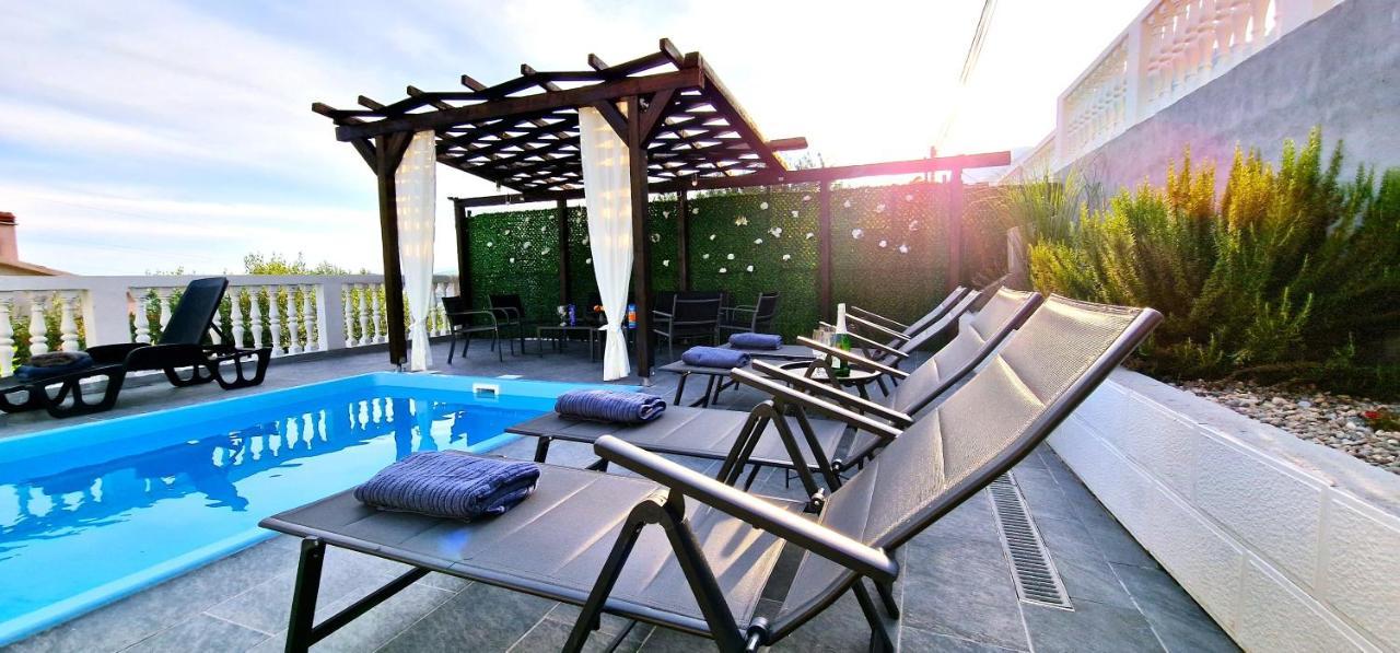 Sunny Holiday House With Pool Kastela Exterior photo