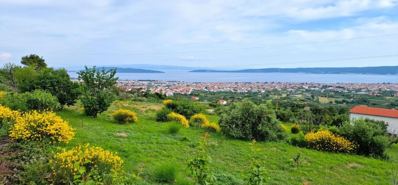 Sunny Holiday House With Pool Kastela Exterior photo